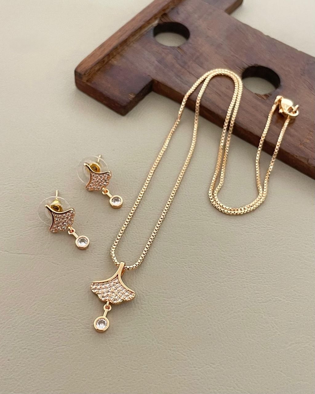Aurora Leaf Pendant set